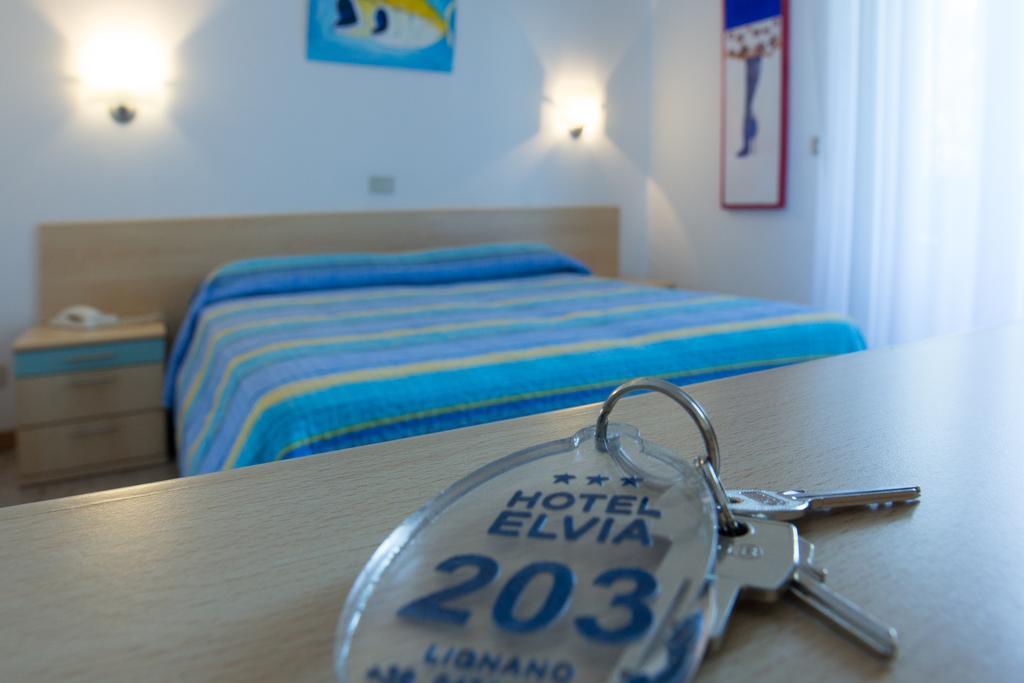 Hotel Elvia Lignano Sabbiadoro Bagian luar foto