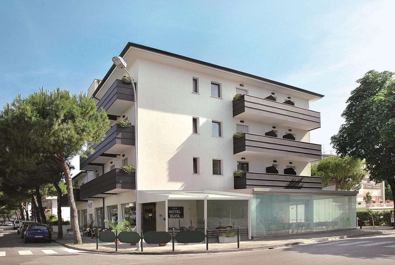 Hotel Elvia Lignano Sabbiadoro Bagian luar foto